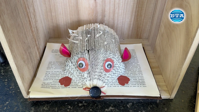 Деца от Казанлък се запознаха с техниките „оримото“ и „киримото“ за създаване на произведения на изкуството от стари книги