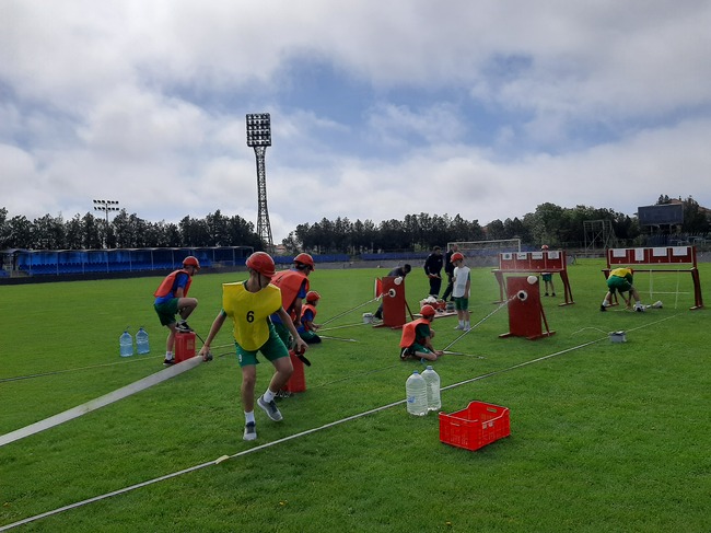 Община Каварна: Ученици мериха сили в общинския кръг на състезанието „Млад огнеборец“ на стадион „Калиакра“ 