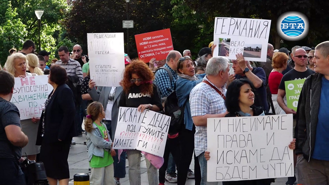 Движението на кръстовището на бул. "Патриарх Евтимий" и ул. "Г. С. Раковски" е спряно заради протест