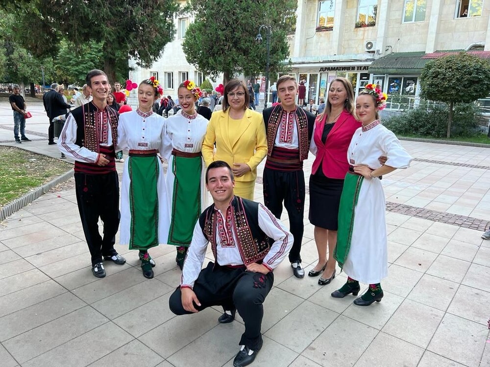 Корнелия Нинова в Ловеч: Ние не даваме обещания, а предлагаме решения                          