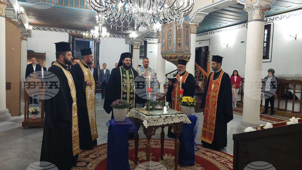 Първокласниците в община Кюстендил получиха по традиция православен буквар