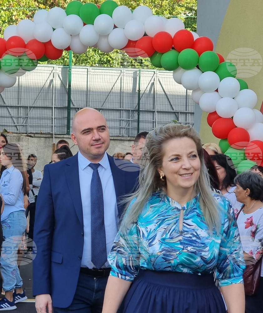 Добре е да има повече дуални паралелки, подготвящи кадри за туризма, смята министър Илин Димитров