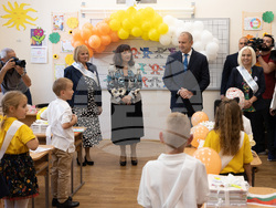 Снимка: Пресцентър - Държавният глава участва в тържественото откриване на учебната 2022/2023 година в 43-о ОУ „Христо Смирненски“ в София