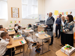 Снимка: Пресцентър - Държавният глава участва в тържественото откриване на учебната 2022/2023 година в 43-о ОУ „Христо Смирненски“ в София