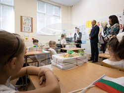 Снимка: Пресцентър - Държавният глава участва в тържественото откриване на учебната 2022/2023 година в 43-о ОУ „Христо Смирненски“ в София