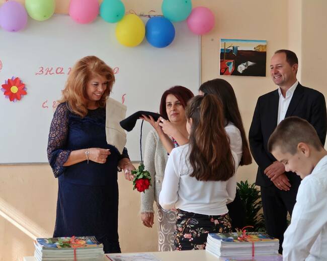 Вицепрезидентът в 191 ОУ „Отец Паисий“ в софийското село Железница: Учителството е отдаденост
