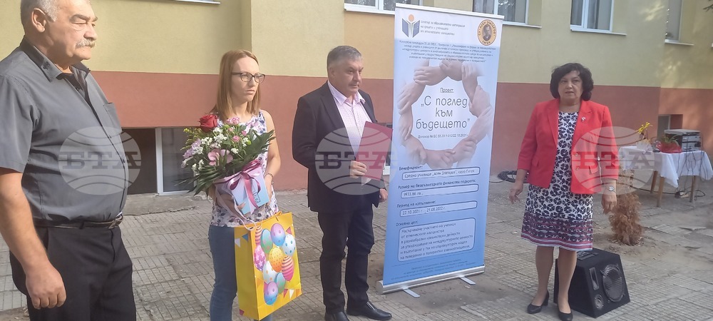 Книжка с послание от кмета получи всеки първокласник в община Гулянци