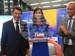 Българският еврокомисар Мария Габриел откри първия по рода си форум „Европейски иновационен кампус“ заедно с кмета на Ница - Кристиан Естрози и областния управител на френския регион „Южен“ - Рено Мюзелие. 