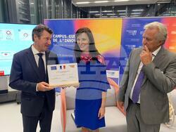 Българският еврокомисар Мария Габриел откри първия по рода си форум „Европейски иновационен кампус“ заедно с кмета на Ница - Кристиан Естрози и областния управител на френския регион „Южен“ - Рено Мюзелие. 