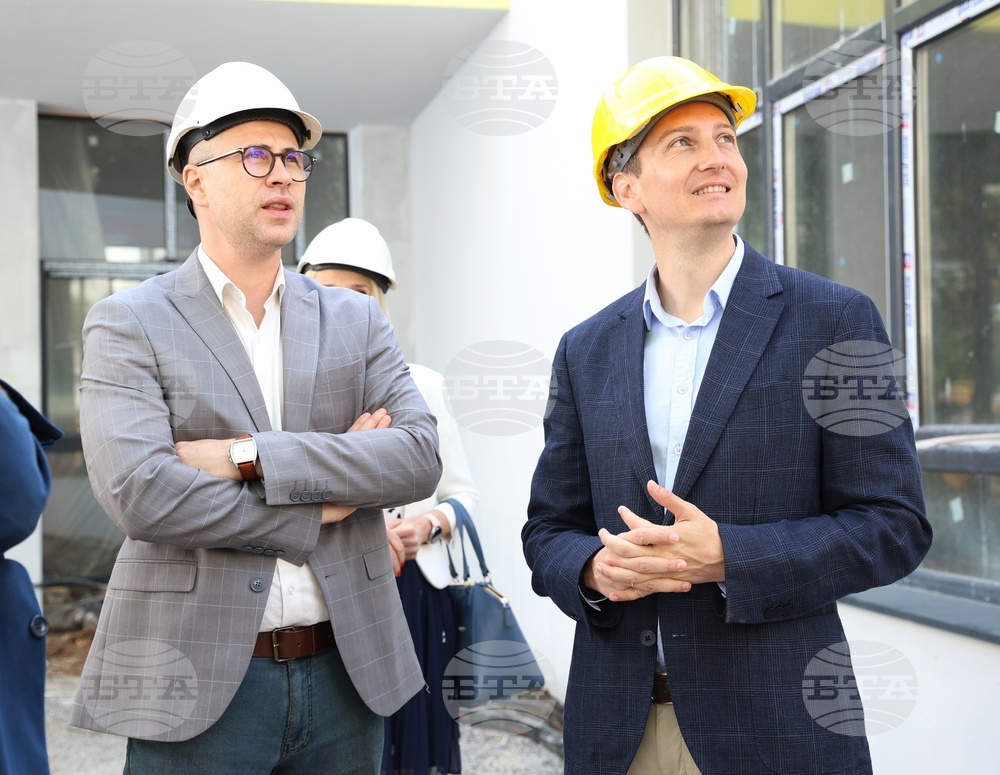 Предстои отварянето на детска градина с осем групи в ж.к. "Стреблище", съобщи зам.-кметът по финанси Иван Василев