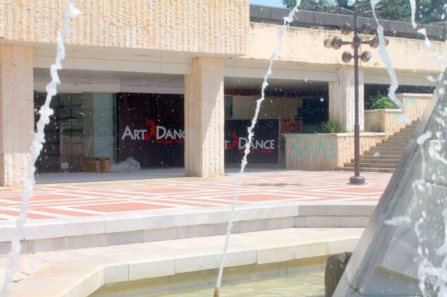 Парти с танци на открито край фонтаните в Благоевград