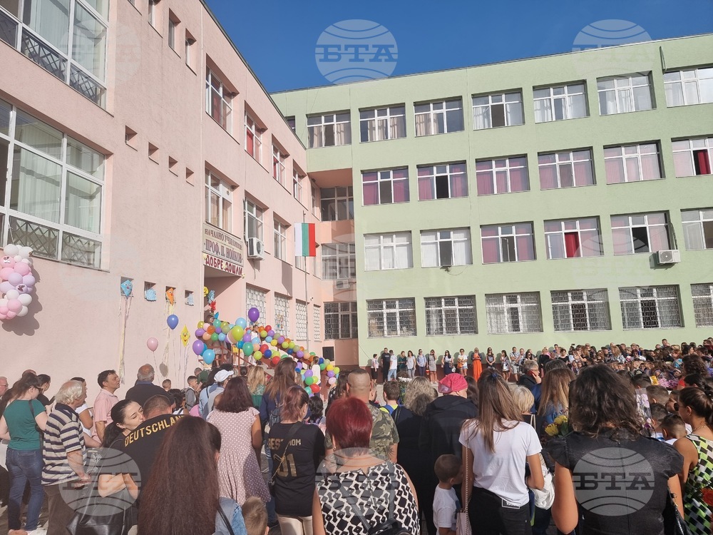 Над 12 000 ученици се завърнаха в класните стаи в област Ямбол