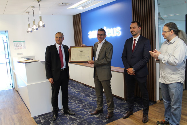 Зам.-министър Стефан Савов връчи сертификат клас А на IT център в София с над 100 работни места