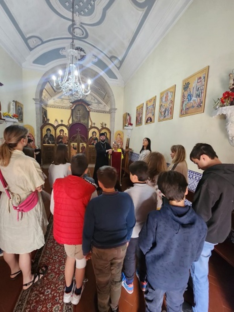 Ученици, родители и преподаватели от училище „Св. св. Кирил и Методий“ в Лисабон посетиха храм „Св. Йоан Рилски Чудотворец” на Велика събота