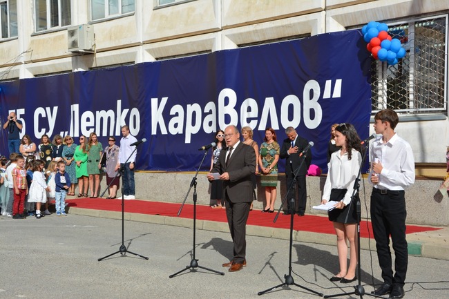 Служебният министър Лазар Лазаров откри новата учебна година в 55 СУ „Петко Каравелов“