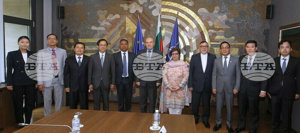 Foreign Minister Confers with Asia-Pacific Region Ambassadors to Bulgaria