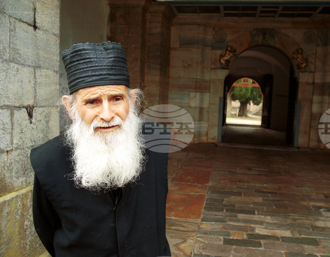 Отец Пахомий