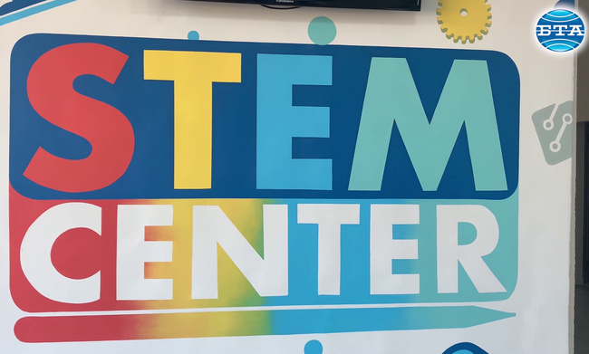 Училище "Екзарх Антим I" в Казанлък започна учебната година с откриване на иновативен STEM център