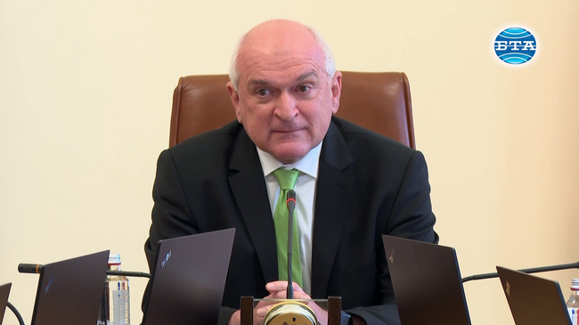 Приоритетът на приоритетите на служебното правителство е здравето на българските деца, заяви Димитър Главчев