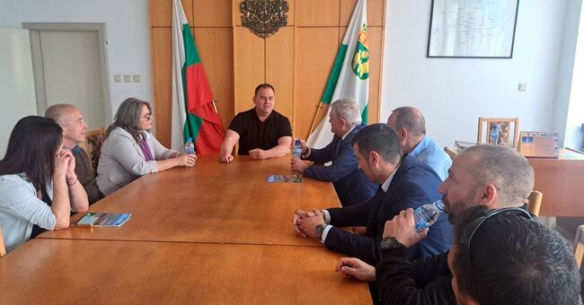 „ЛЕВИЦАТА!“ започна срещите си в Старозагорско от Раднево – градът, който постави началото на недоволството на енергетиците