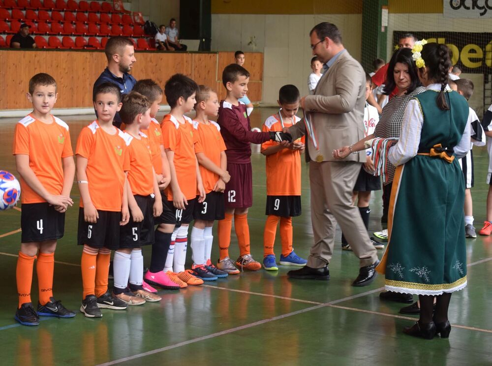 Община Ловеч: ОУ „Васил Левски“ победител в турнира по футбол от спартакиадата „Пламъчета сини“