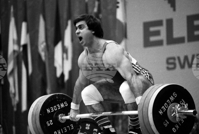 Александър Върбанов - състезател по вдигане на тежести и треньор