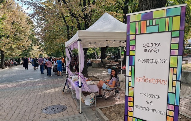 Занаятчии от страната представят свои изделия на национален панаир на занаятите и декоративно-приложните изкуства в Шумен