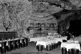 Плевен - Парк "Кайлъка" - Ресторант "Пещерата"