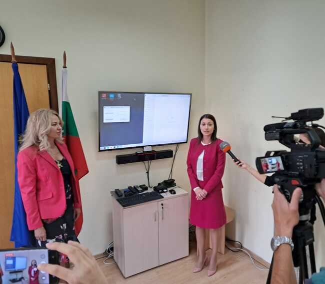 Зам.-министър Надя Христова подписа автоматизирано 692 договора за над 70 млн. лв. за енергийна ефективност