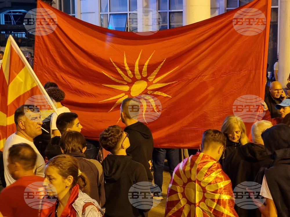 Лидерът на опозиционната СДСМ не може да поеме отговорност за решаване на спора с България, заявиха управляващите в Северна Македония