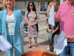 Манолова и Изправи се България изгориха фактури на Топлофикация