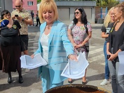 Манолова и Изправи се България изгориха фактури на Топлофикация