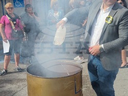 Манолова и Изправи се България изгориха фактури на Топлофикация