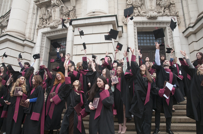 Факултетът по журналистика и масова комуникация отбелязва полувековния си юбилей с тържествена церемония за дипломиране на випуск 2024 