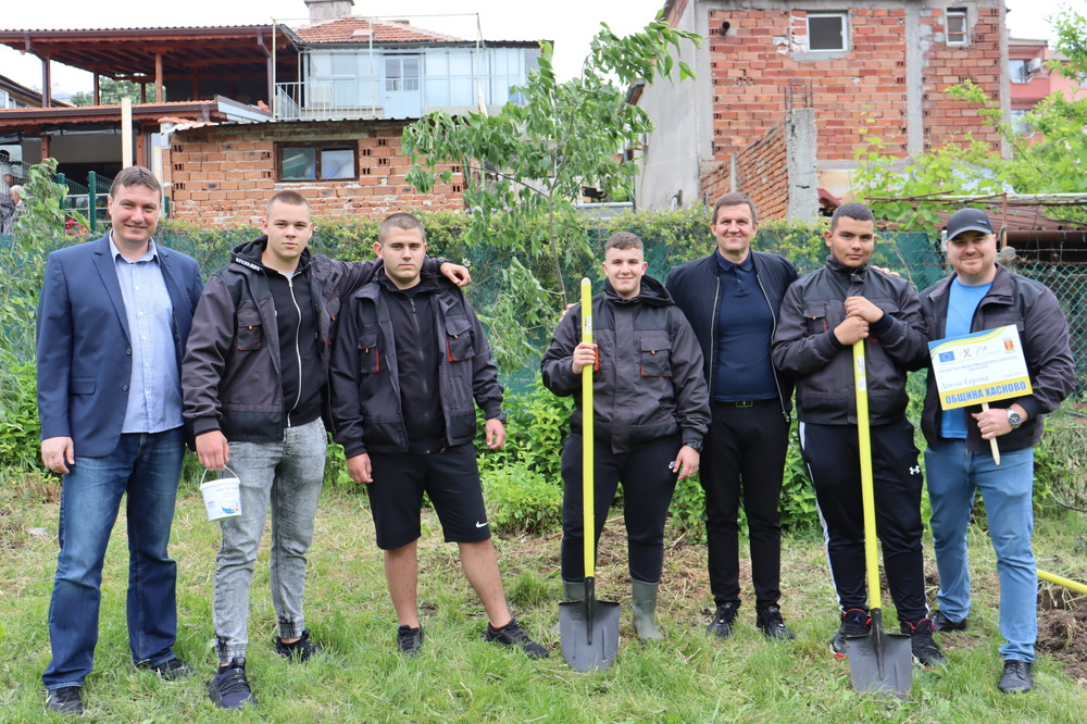 Община Хасково: Нови 20 фиданки в Деня на Европа в алея „Европа“ в Хасково 