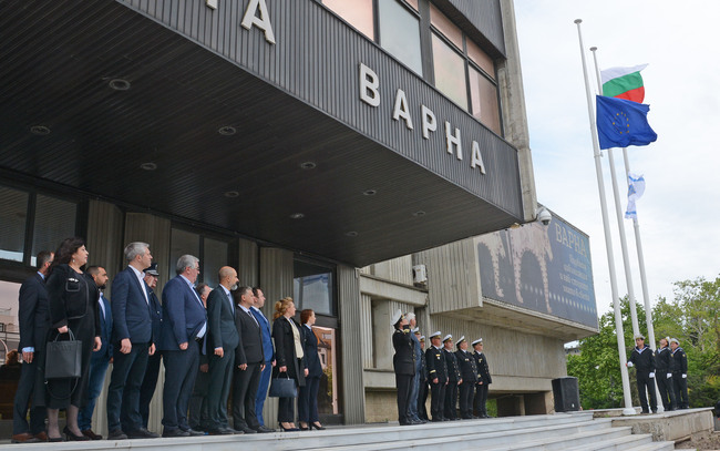Община Варна: Кметът на Варна Благомир Коцев положи венец за Деня на Европа