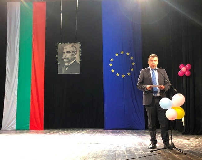 Областна администрация Смолян: Областният управител Захари Сираков откри Фестивалa на чуждите езици