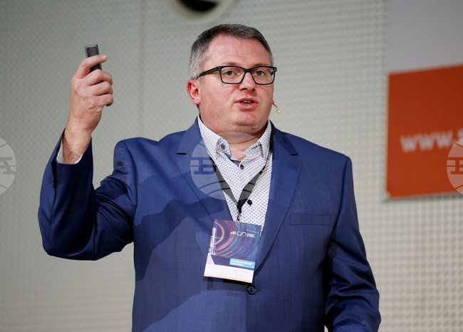 От утре започва затопляне и няма да има отрицателни температури през деня, но ще има валежи, каза за БТА синоптикът от НИМХ Красимир Стоев