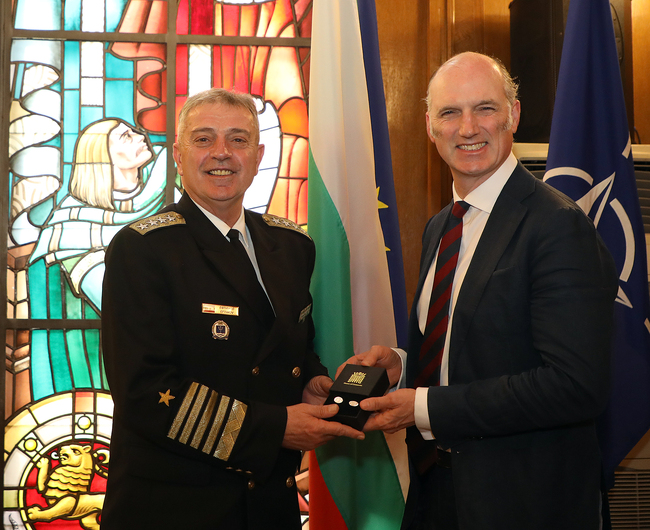 Министърът на отбраната и началникът на отбраната се срещнаха с министъра за Въоръжените сили на Обединеното Кралство 