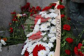 Бургас - 9 май - Паметник на Съветската армия - почит