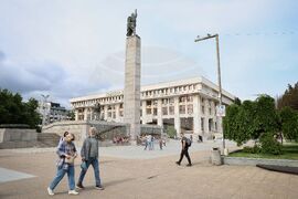 Бургас - 9 май - Паметник на Съветската армия - почит