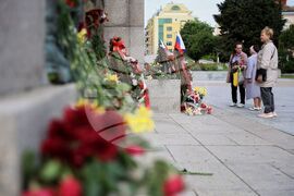 Бургас - 9 май - Паметник на Съветската армия - почит