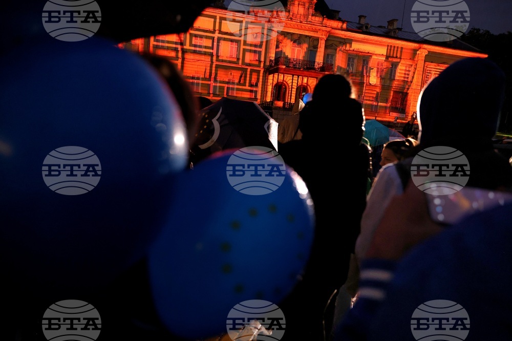 Фестивал на светлината „Лунар“ - „Твоят Глас“