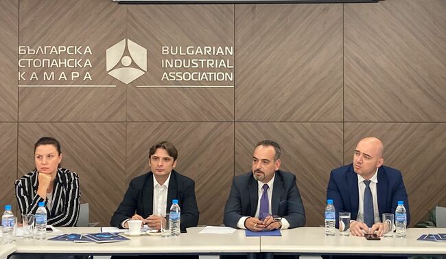 Ръководството на БСК и браншови организации разговаряха с министъра на туризма