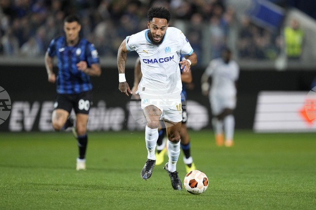 Пристигането на Пиер-Емерик Обамеянг в Марсилия за подпис с Олимпик се отложи