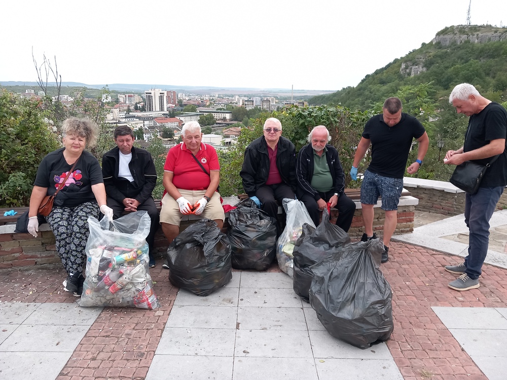 Община Ловеч се включи в доброволческата акция „Да изчистим България заедно“