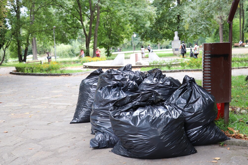 Общинска администрация Банско се включи в доброволческата инициатива „Да изчистим България заедно”