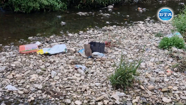 Стотици килограми отпадъци събраха в чували доброволци по поречието на река Банщица