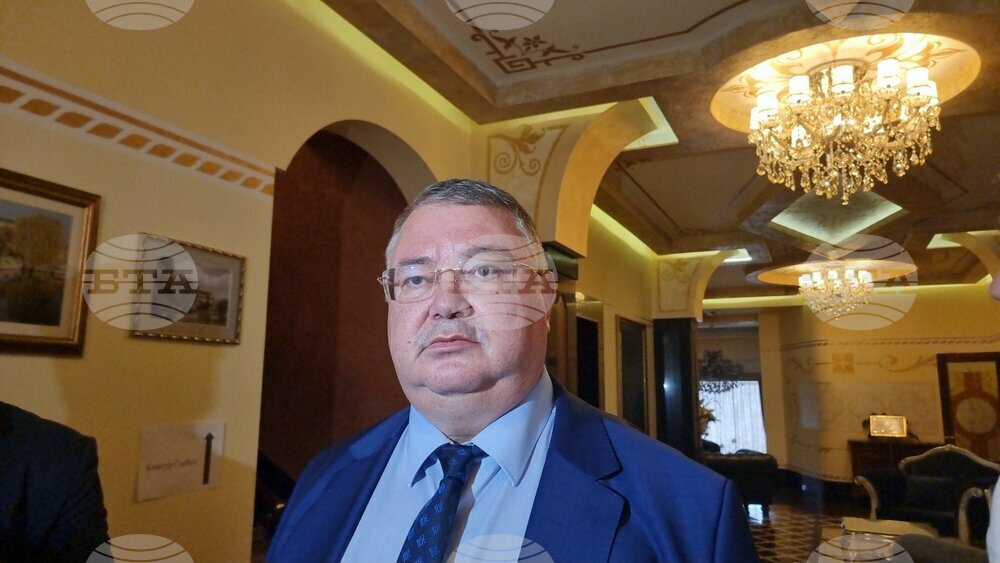 Оптимист съм, че хората, които в момента биват съкратени в комплекса "Марица-изток", ще си намерят бързо работа, каза министър Ивайло Иванов
