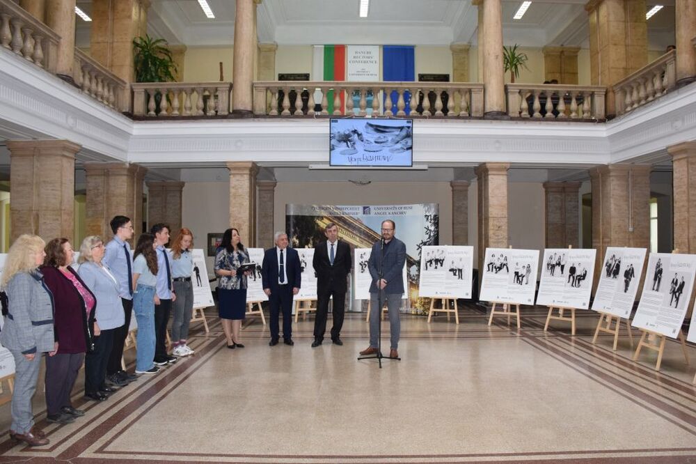 В Русенския университет се откри изложба с българските олимпийци по природни науки „Моите будители“